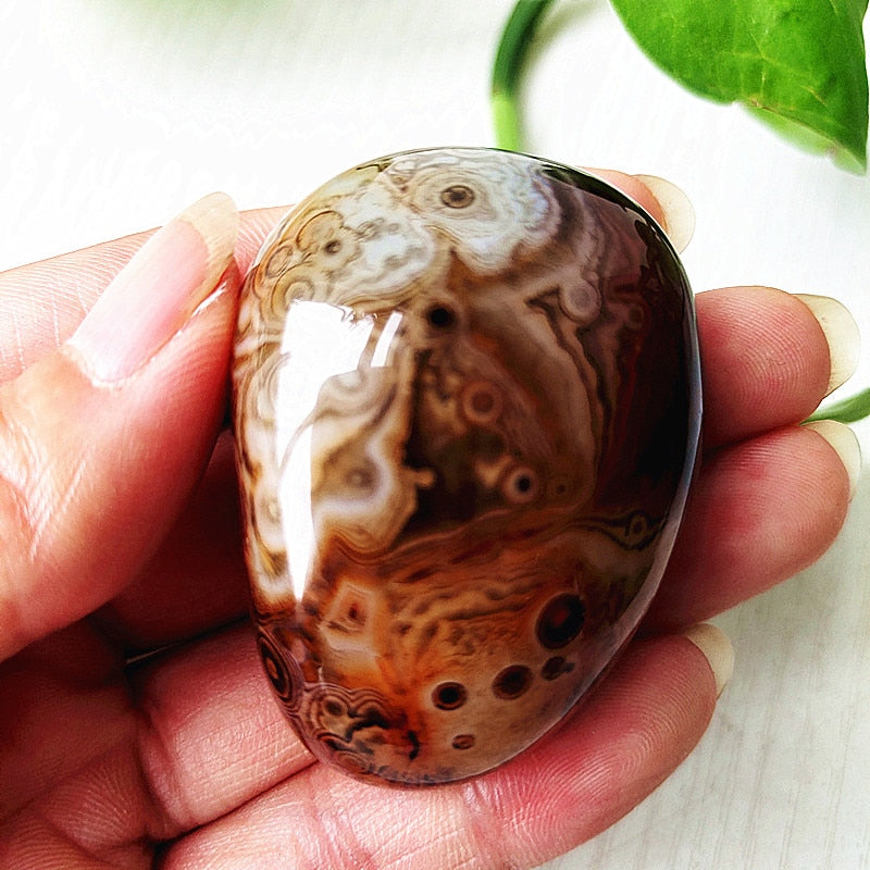Natural Stone Sardonyx Agate Crsytal Lrregular Palm Aquarium Decor Ornaments Gem and Reiki Meditation Spiritual Healing Crystals