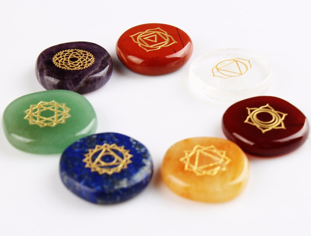 Assorted 7 pcs/lot Natural Engraved stone Irregular Pocket Palm stones Crystal Reiki Quartz Healing Chakra with Free pouch