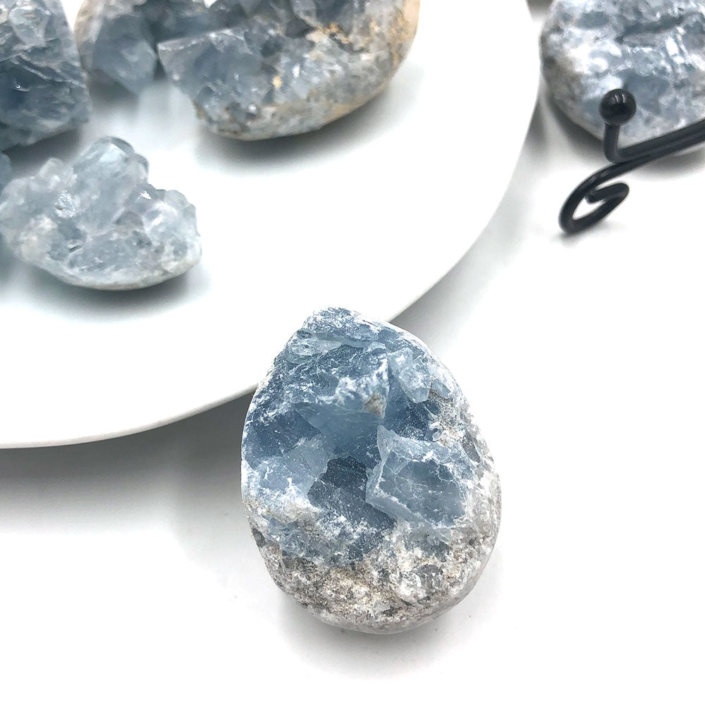 rockcloud Natural Raw Blue Celestite Mineral Healing Crystal Cluster Geode  Irregular Home Decoration Gemstone Specimen Large : : Health &  Personal Care