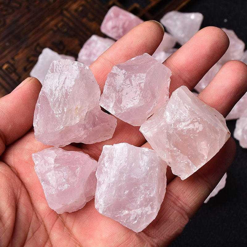 100g Natural Rose Quartz Crystals Rough Gravel Lucky Stone Minerals Specimen Stones for Aquarium for Fish Home Decoration.