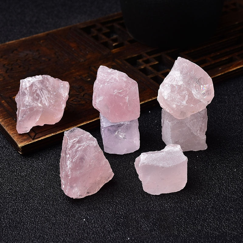 100g Natural Rose Quartz Crystals Rough Gravel Lucky Stone Minerals Specimen Stones for Aquarium for Fish Home Decoration.